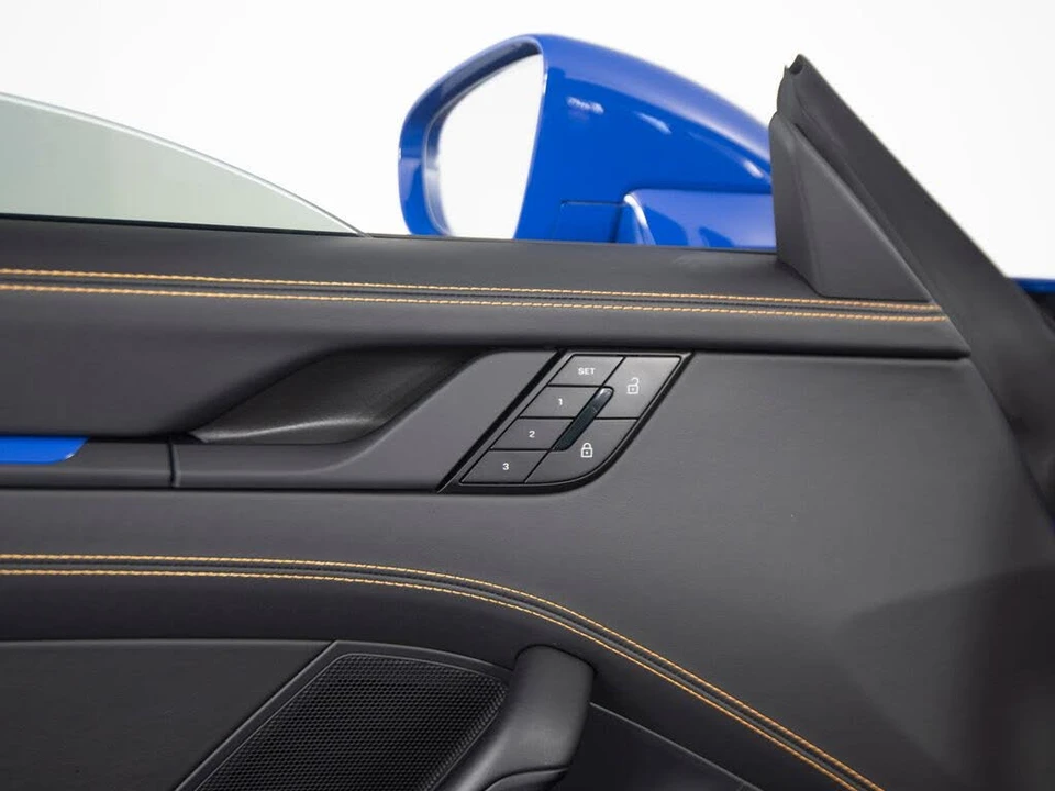 2025 Porsche 911 - Image 15 of 31