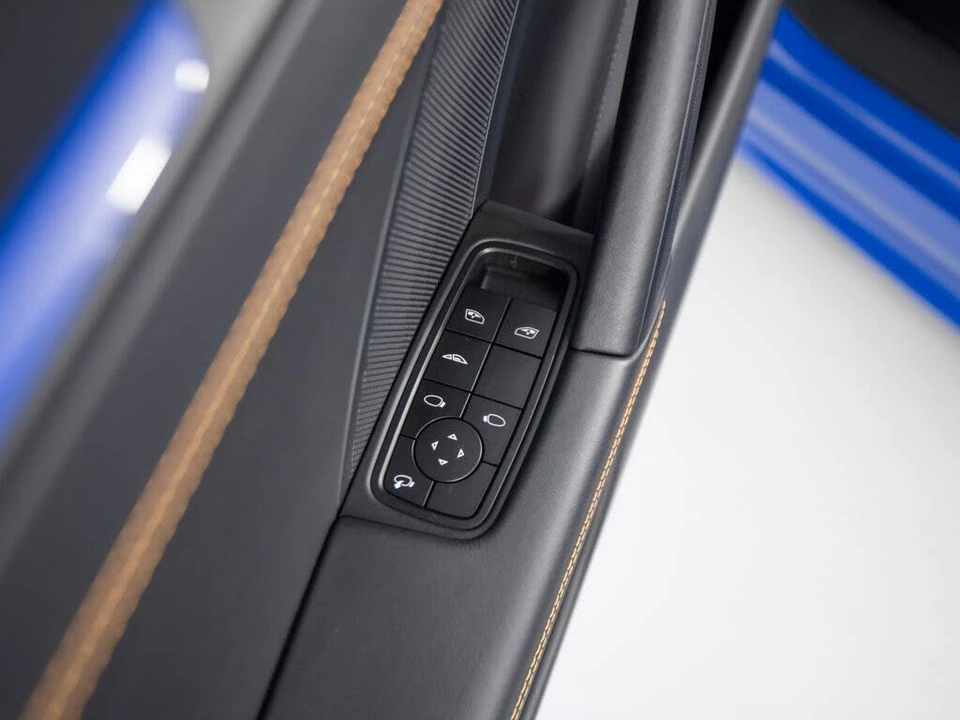 2025 Porsche 911 - Image 16 of 31