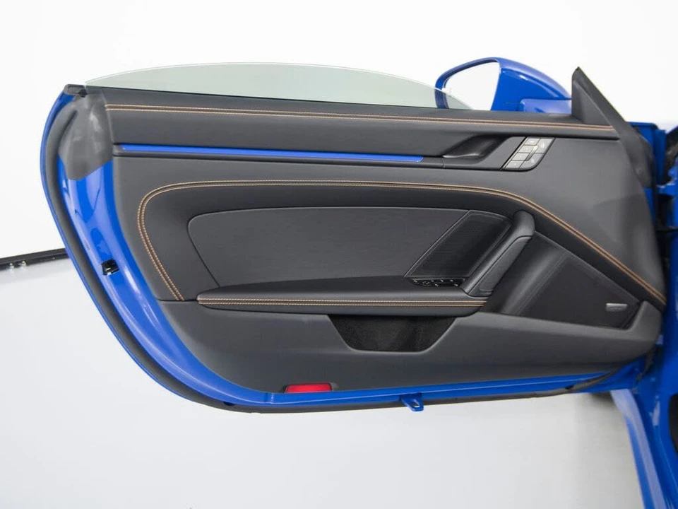 2025 Porsche 911 - Image 14 of 31