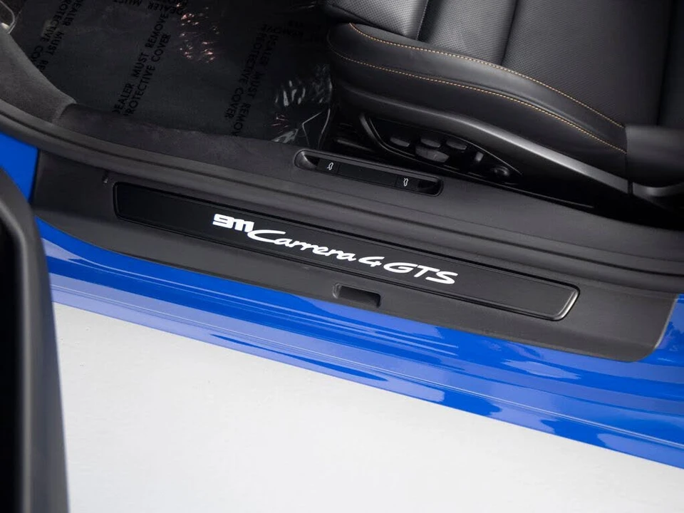 2025 Porsche 911 - Image 18 of 31