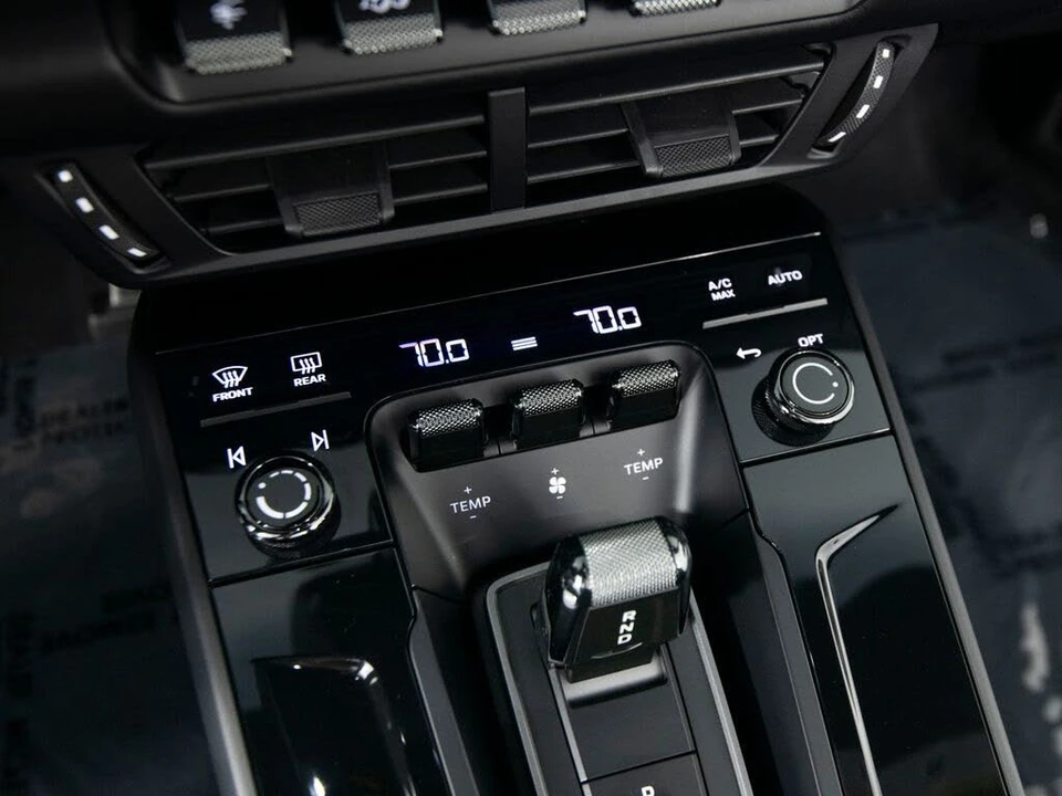 2025 Porsche 911 - Image 25 of 31