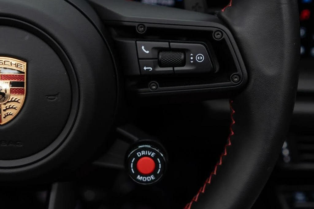 2025 Porsche 911 - Image 28 of 31