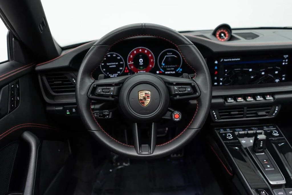 2025 Porsche 911 - Image 18 of 31