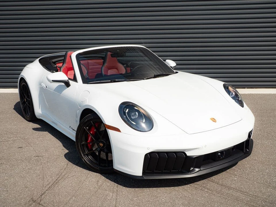 2025 Porsche 992 Carrera GTS - Image 24 of 31