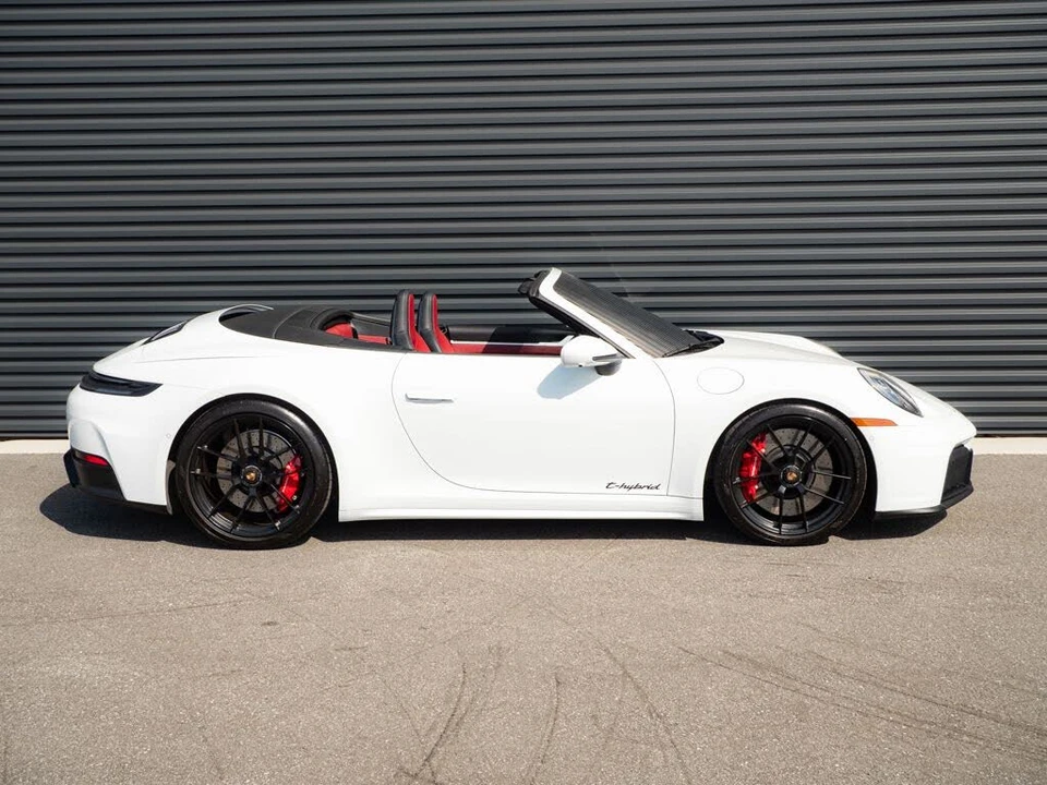2025 Porsche 992 Carrera GTS - Image 25 of 31