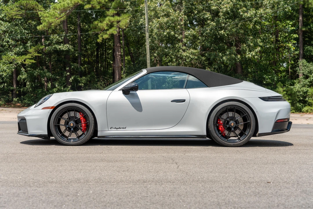2025 Porsche 992 Carrera - Image 14 of 31