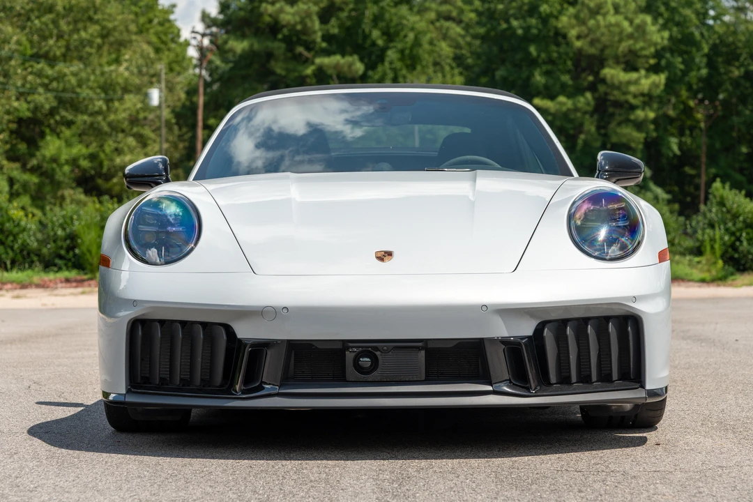2025 Porsche 992 Carrera - Image 11 of 31