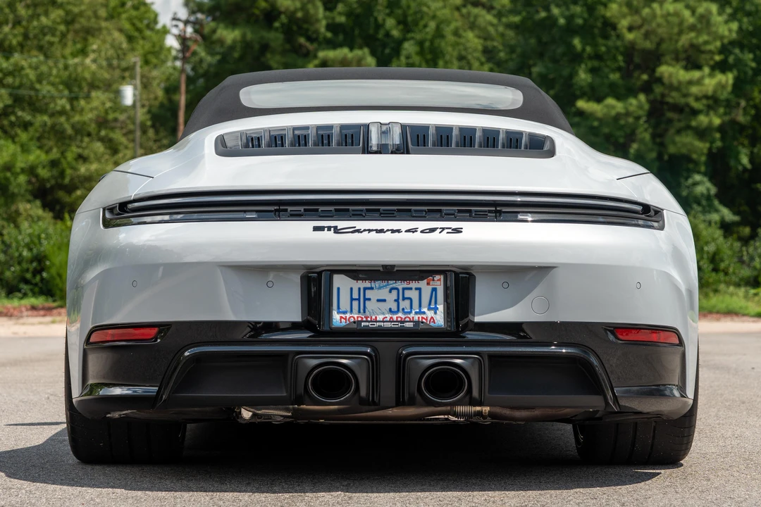 2025 Porsche 992 Carrera - Image 16 of 31
