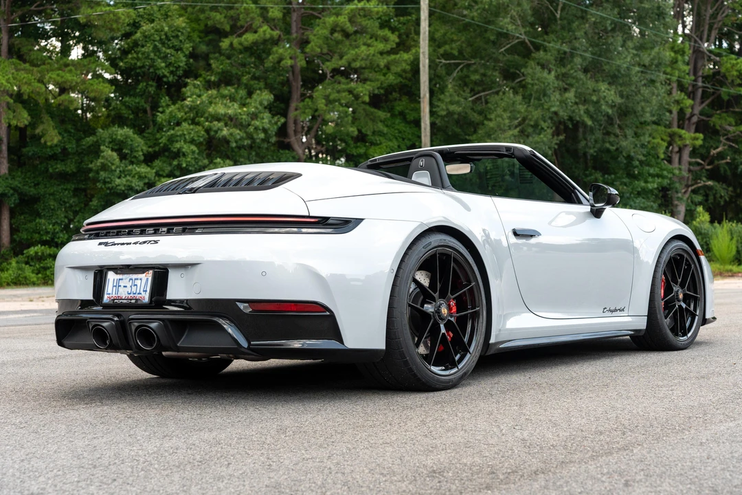 2025 Porsche 992 Carrera - Image 8 of 31
