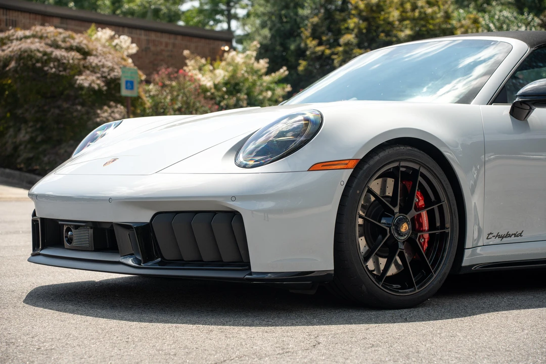 2025 Porsche 992 Carrera - Image 28 of 31