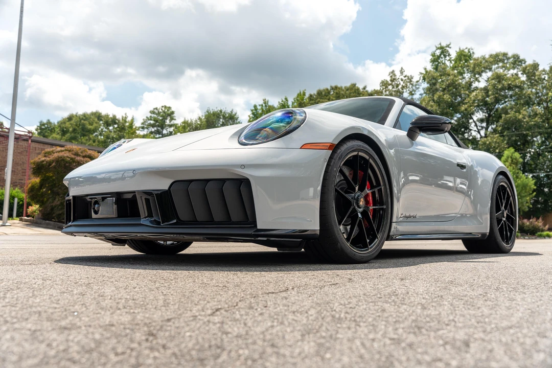 2025 Porsche 992 Carrera - Image 12 of 31