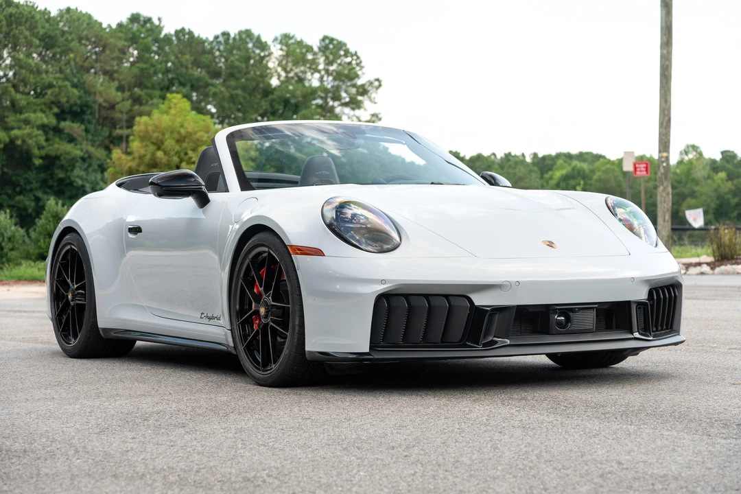 2025 Porsche 992 Carrera - Image 10 of 31