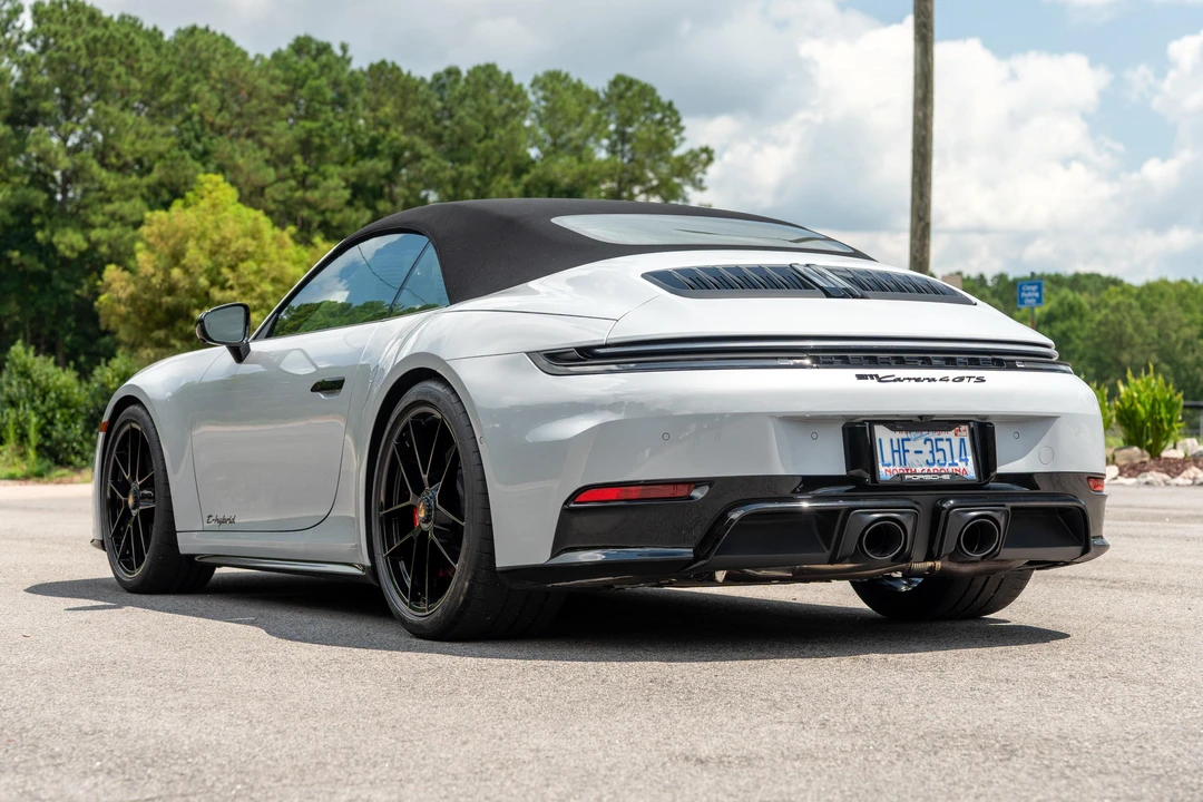 2025 Porsche 992 Carrera - Image 15 of 31