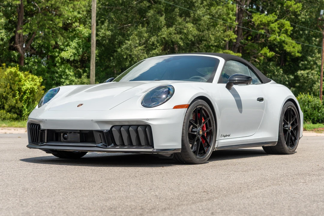 2025 Porsche 992 Carrera - Image 13 of 31