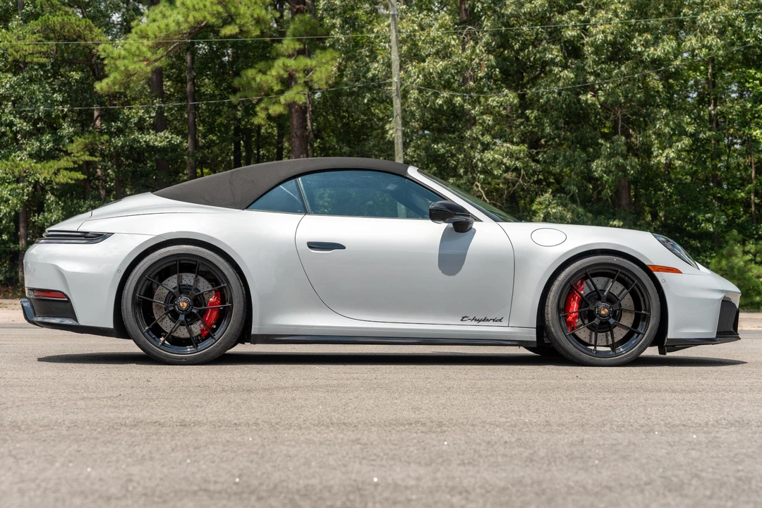2025 Porsche 992 Carrera - Image 3 of 31