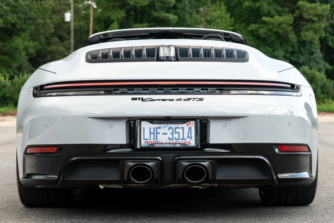 2025 Porsche 992 Carrera - Image 5 of 31