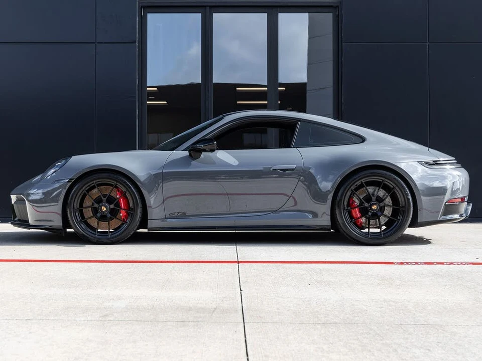 2025 Porsche 911 - Image 2 of 31