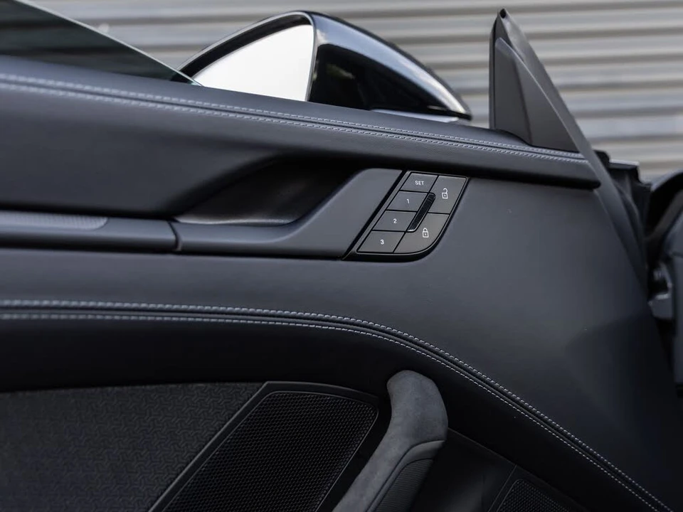 2025 Porsche 911 - Image 23 of 31