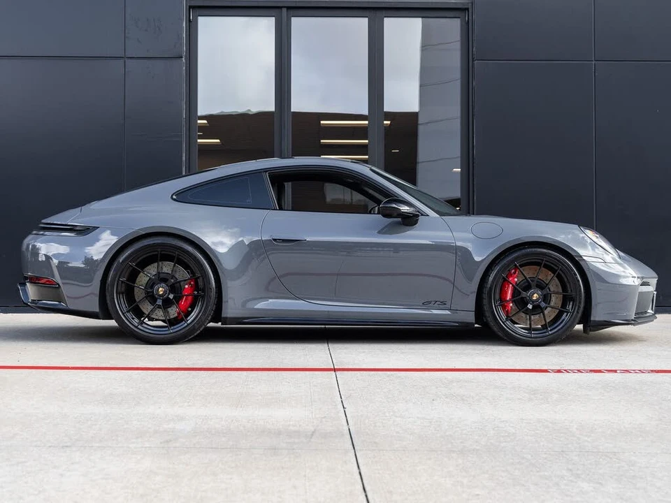 2025 Porsche 911 - Image 12 of 31