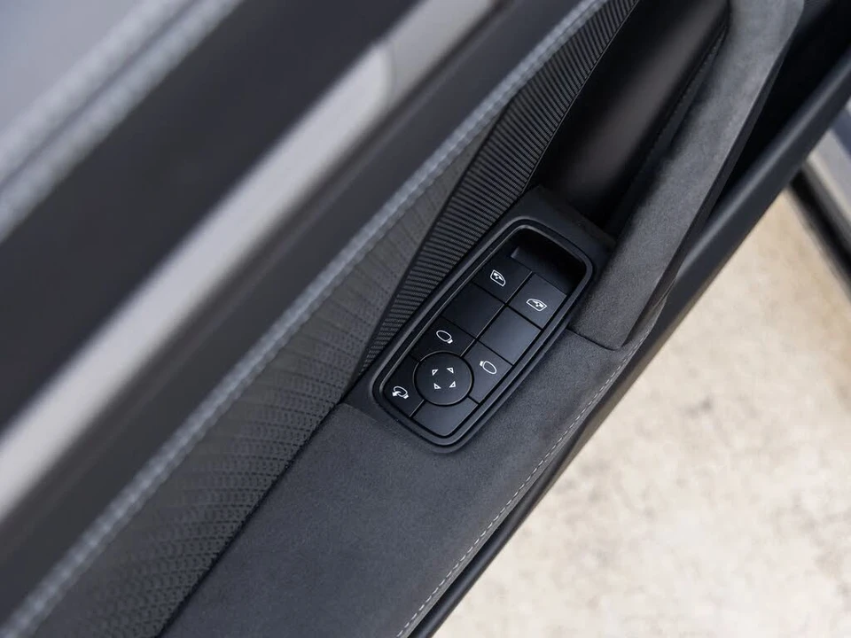 2025 Porsche 911 - Image 24 of 31