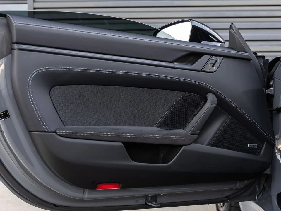 2025 Porsche 911 - Image 22 of 31