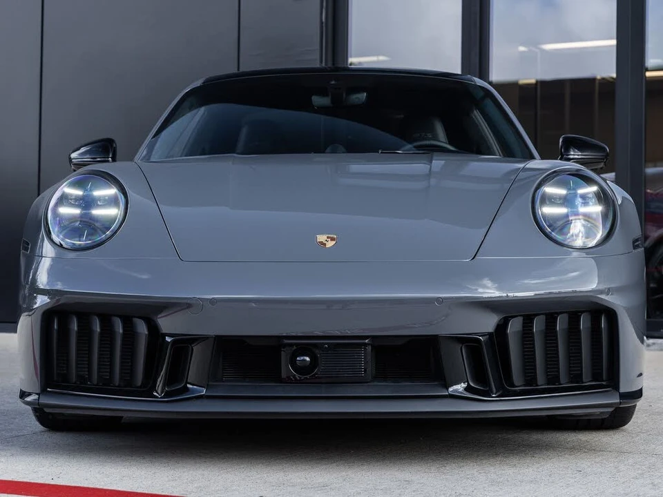 2025 Porsche 911 - Image 8 of 31