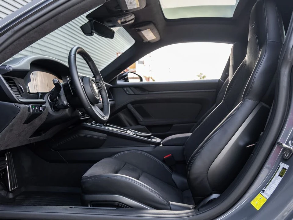 2025 Porsche 911 - Image 26 of 31