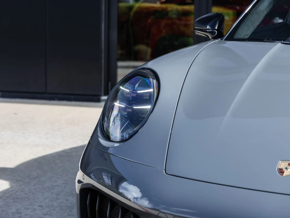 2025 Porsche 911 - Image 18 of 31
