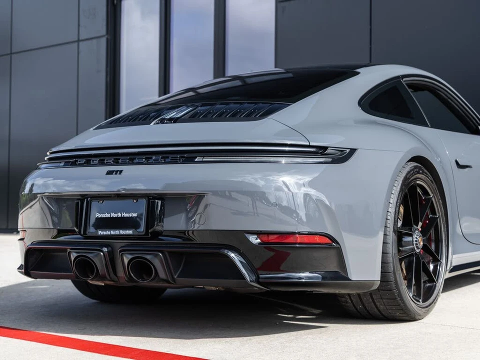 2025 Porsche 911 - Image 16 of 31