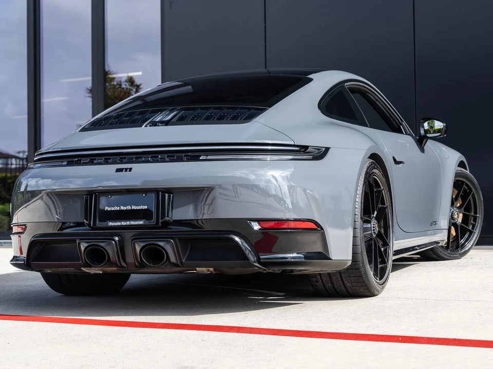 2025 Porsche 911 - Image 11 of 31