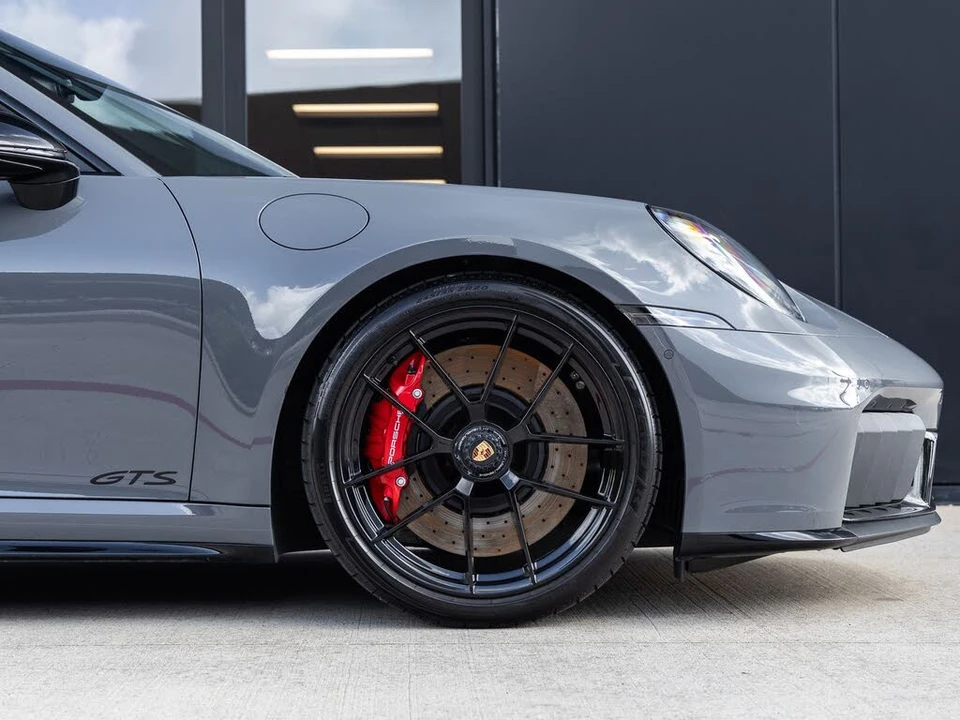 2025 Porsche 911 - Image 13 of 31