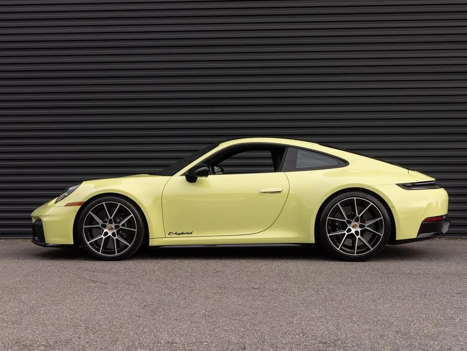 2025 Porsche 992 Carrera GTS - Image 2 of 31