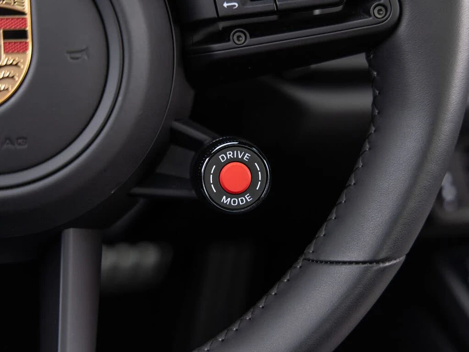 2025 Porsche 992 Carrera GTS - Image 15 of 31
