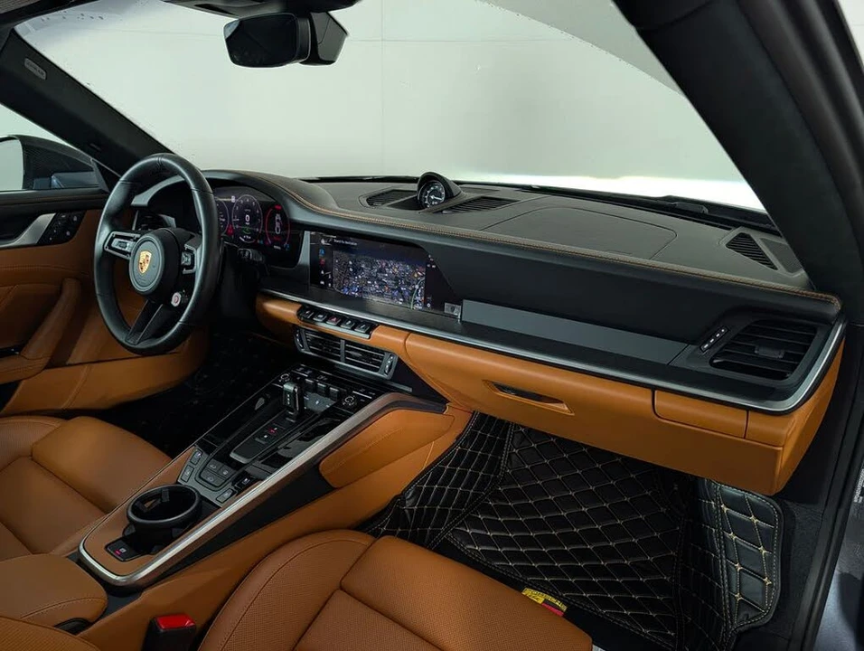 2025 Porsche 911 - Image 18 of 31