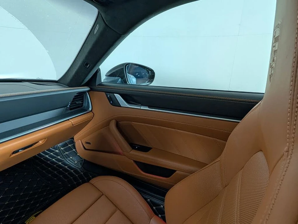 2025 Porsche 911 - Image 22 of 31
