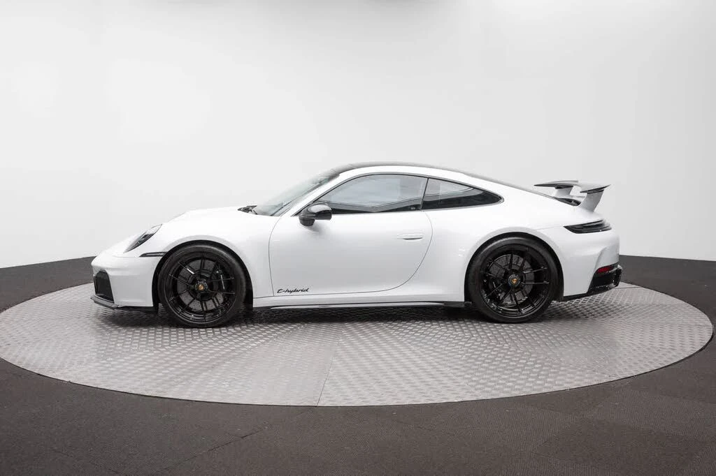 2025 Porsche 992 Carrera GTS - Image 3 of 31