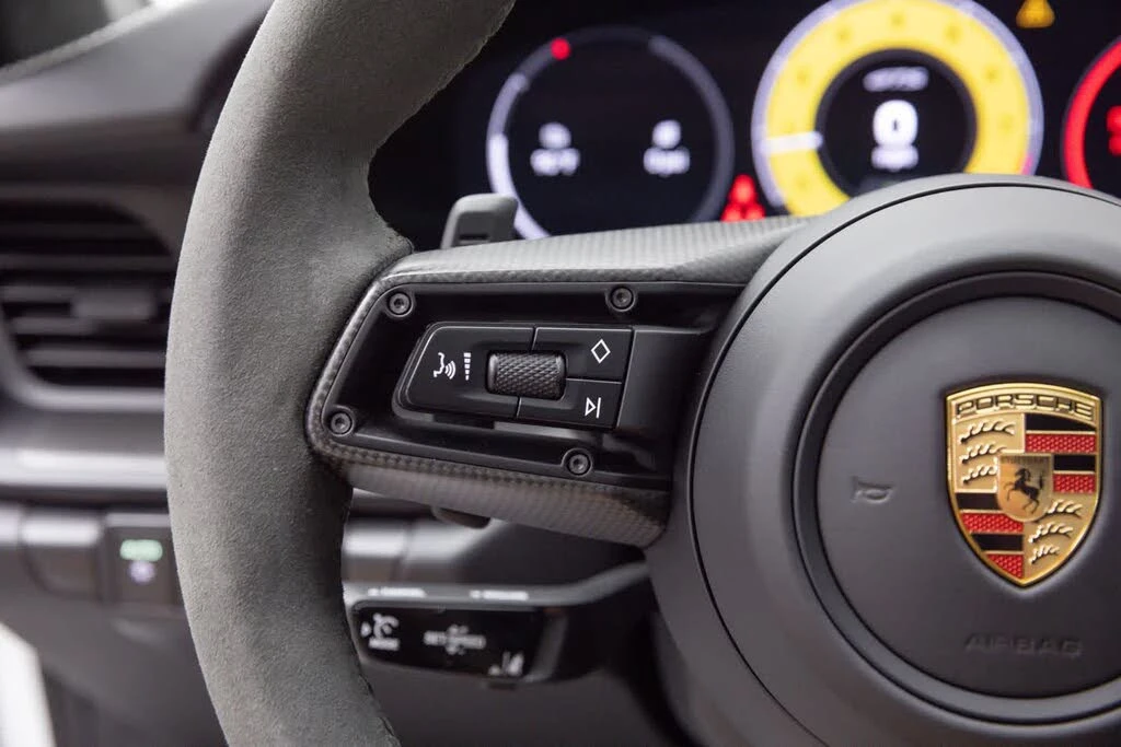 2025 Porsche 992 Carrera GTS - Image 28 of 31
