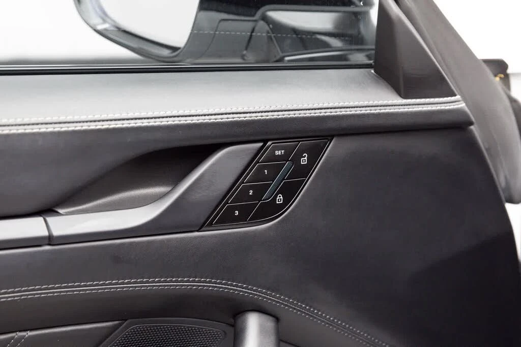 2025 Porsche 992 Carrera GTS - Image 22 of 31