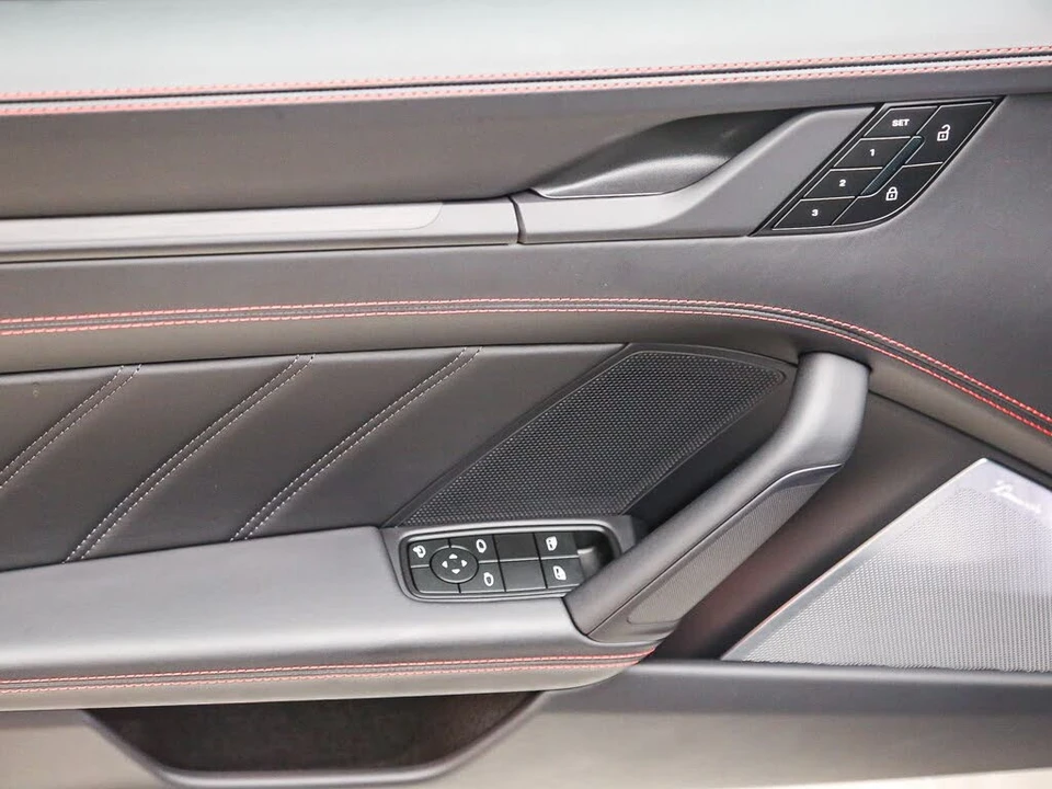 2025 Porsche 992 Carrera GTS - Image 27 of 31
