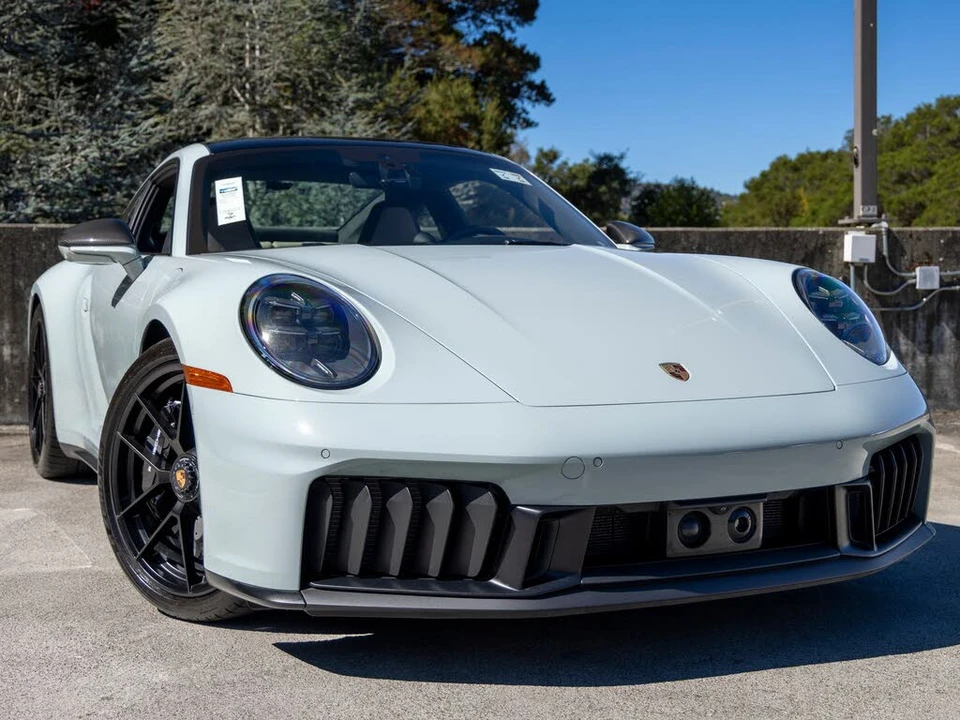 2025 Porsche 992 Carrera GTS - Image 9 of 31