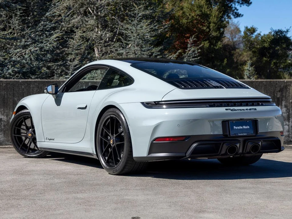 2025 Porsche 992 Carrera GTS - Image 3 of 31