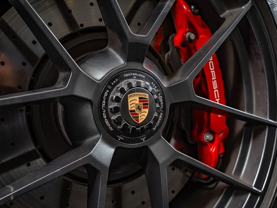 2025 Porsche 911 - Image 14 of 31