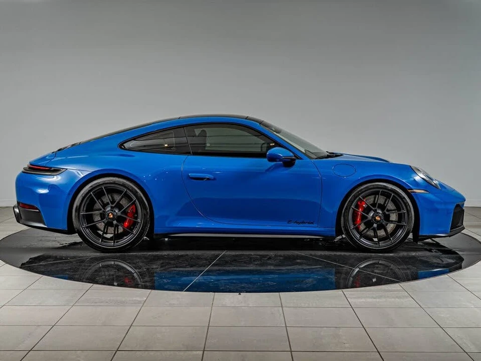 2025 Porsche 911 - Image 9 of 31