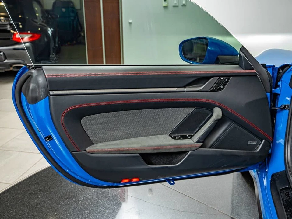 2025 Porsche 911 - Image 30 of 31