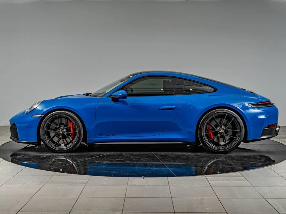2025 Porsche 911 - Image 2 of 31