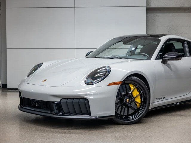 2025 Porsche 911 - Image 18 of 31