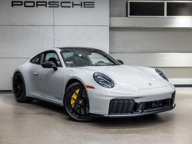2025 Porsche 911 - Image 14 of 31