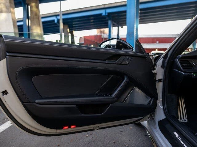 2025 Porsche 911 - Image 29 of 31