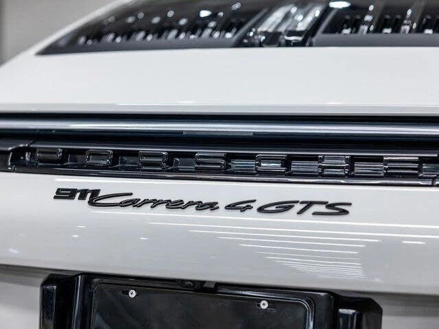 2025 Porsche 911 - Image 21 of 31