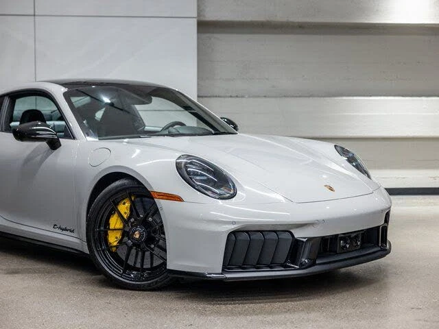 2025 Porsche 911 - Image 16 of 31
